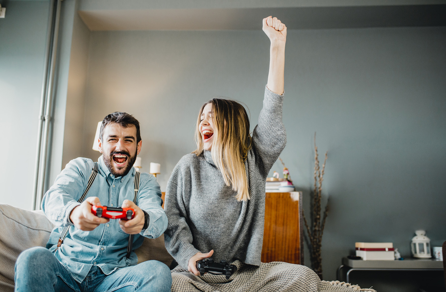 Clearewave Fiber website photography — two people playing video games with high speed internet connection